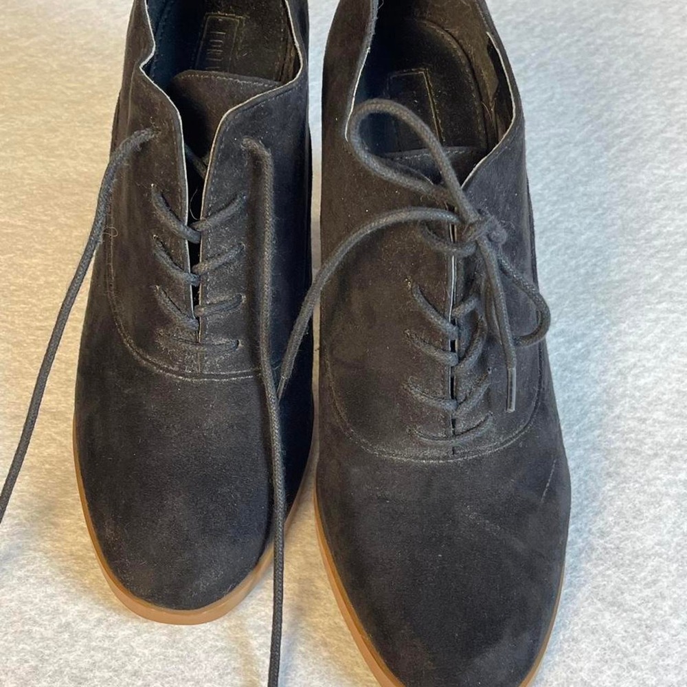 Black suede leather lace up ankle boots with a 3.5" heel. Size US 8.